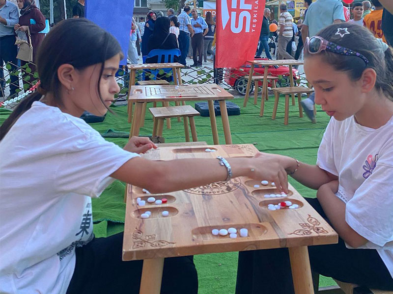 Elazığ Baskil Kayısı Festivali’nde Geleneksel Oyunlarla Dolu Bir Gün!
